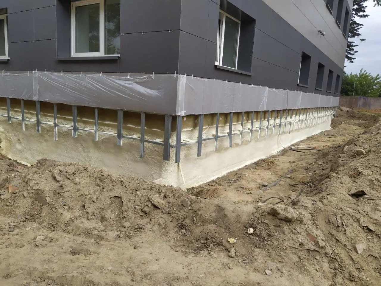 Утепление фундамента ППУ